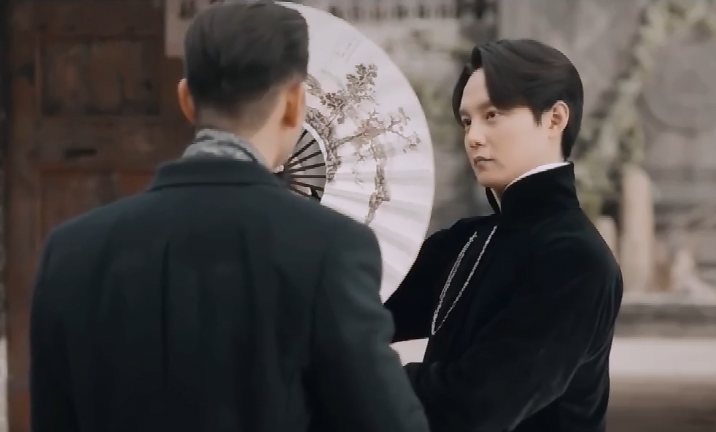 《海棠红》商细蕊程凤台面对面傻笑,网友磕出初恋感,真香!