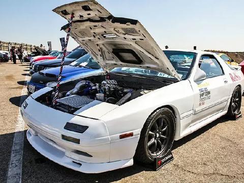 汽车cosplay 复刻头文字d赤城白彗星rx 7 Fc3s