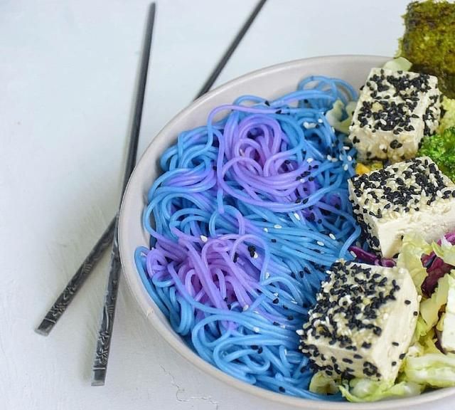 蓝色食物辩护时间:我们看上去没那么恶心