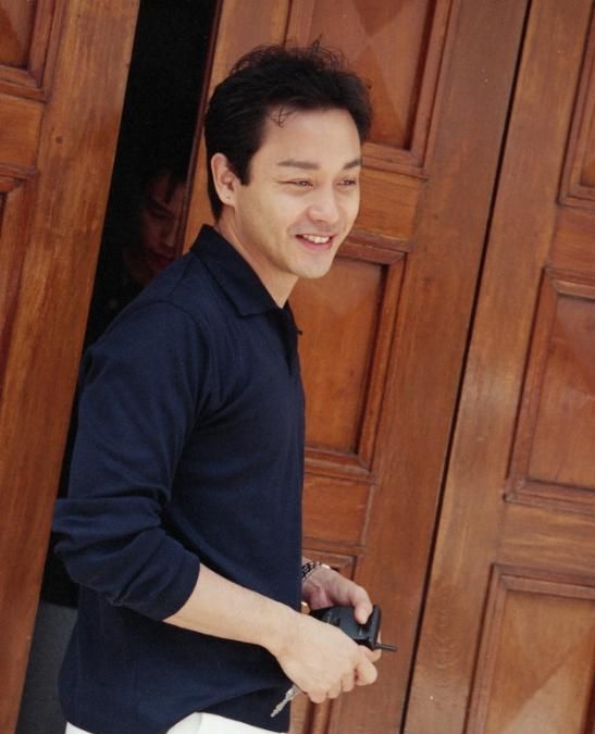 正文                           当年张国荣搬入加多利山别墅,大批