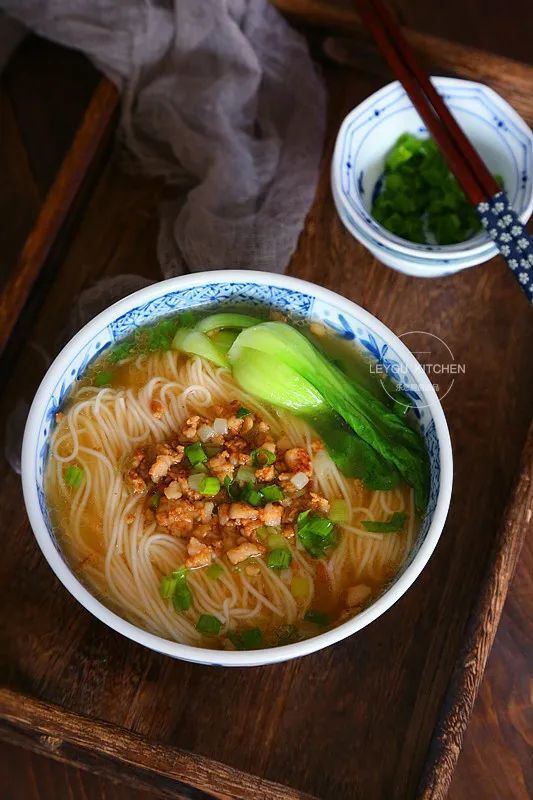 10分钟早餐面,肉末和面条的搭配,好吃到连汤都不想剩下