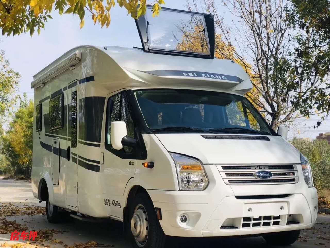 六座六卧国六独有外置炉灶和内部布局这辆房车售价398万元