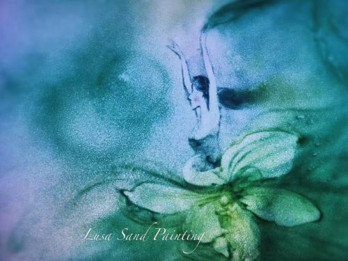 艺术家露莎彩色沙画艺术作品《花之季》带你走进大自然的神秘花园