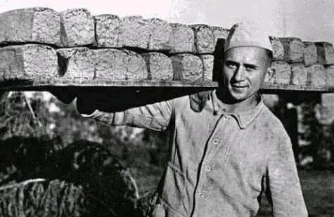 二战时期的黑面包,这种的造型简直有多夸张,你能啃得动吗?