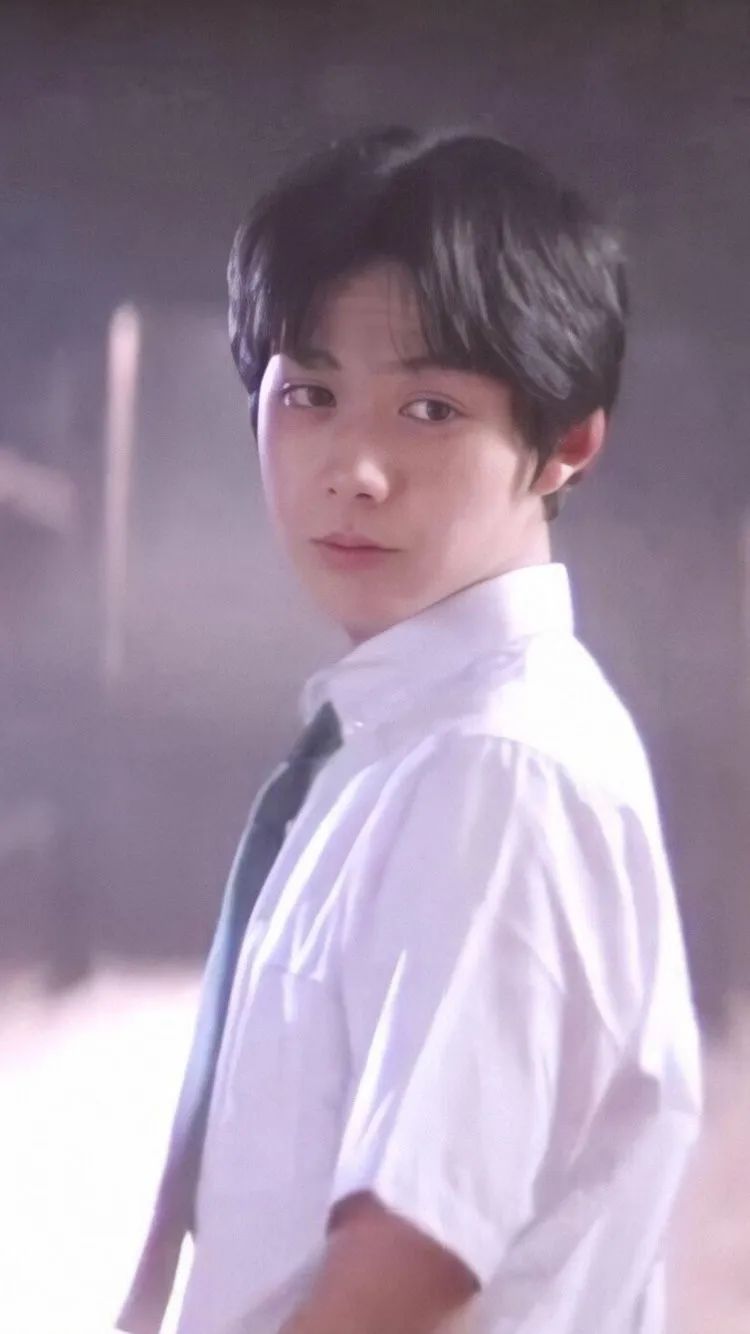 白线流」里的学霸优介温柔贴心「白夜行」里的一成学长成熟体贴有情有