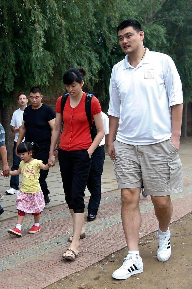 姚明退役后生活是怎样的光鲜背后也有不易叶莉压力都在我这