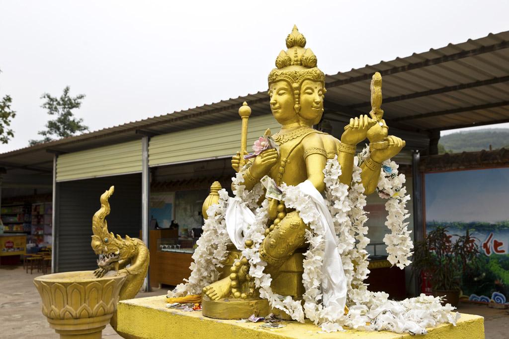 东南亚最大的南传佛教寺院勐泐大佛寺