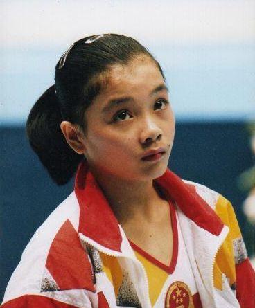 体操世界冠军17岁退役,拒绝美国移民邀请,如今成为知名主持人|莫慧兰