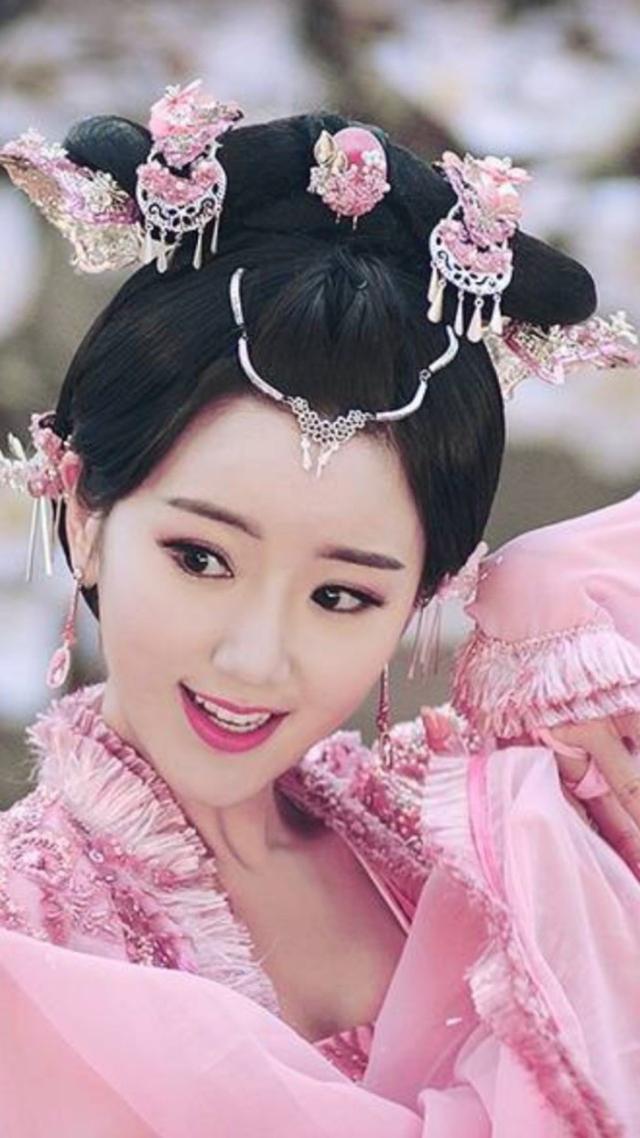 容易显黑又显土的粉红色古装,哪位女星穿的好看?