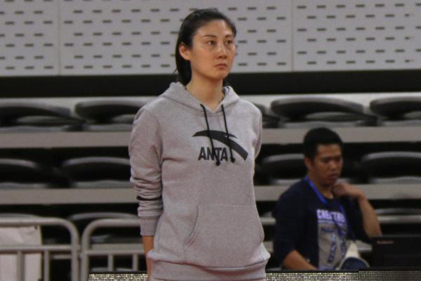 昔日女篮大将卞兰近况:退役后经历2段婚姻,如今继续为女篮效力