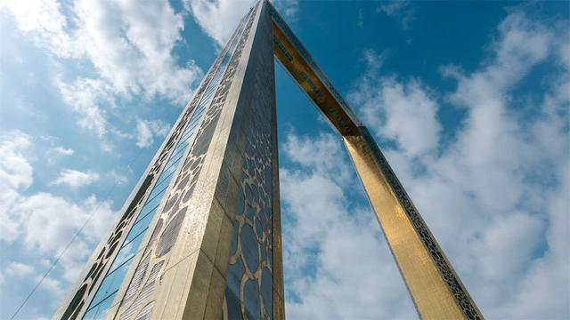 迪拜打造的又一地标建筑,耗资3.1亿,外形却是一个画框