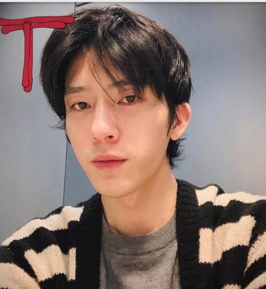 井柏然宅家拍时尚大片引热议,却被网友吐槽太过敷衍