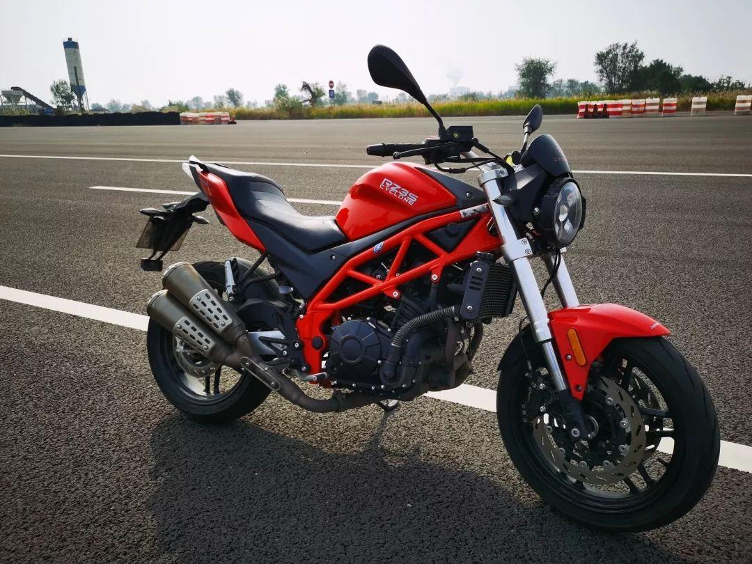 高性价比国产复古街车,赛科龙rz3升级而来,颜值在线,动力可靠