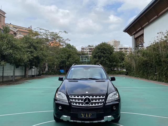 实拍奔驰ml550仅售10万,兼具驾乘舒适度与动力性能的suv车型