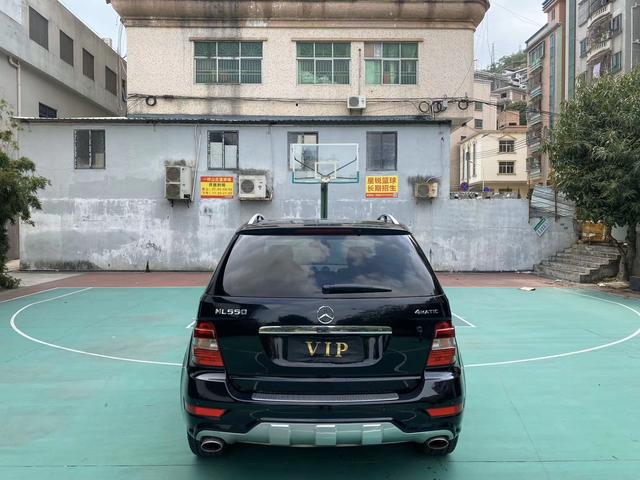 实拍奔驰ml550仅售10万,兼具驾乘舒适度与动力性能的suv车型