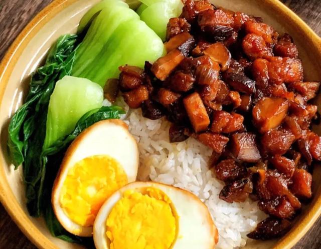 酱香浓郁的台式卤肉饭,入口即化,真是无敌好吃