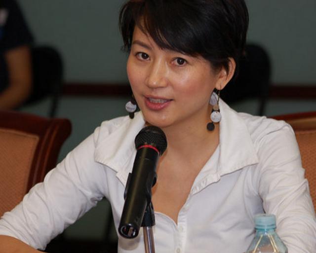 网曝著名央视主持人王小丫离婚7年近照曝光,现在过的这样