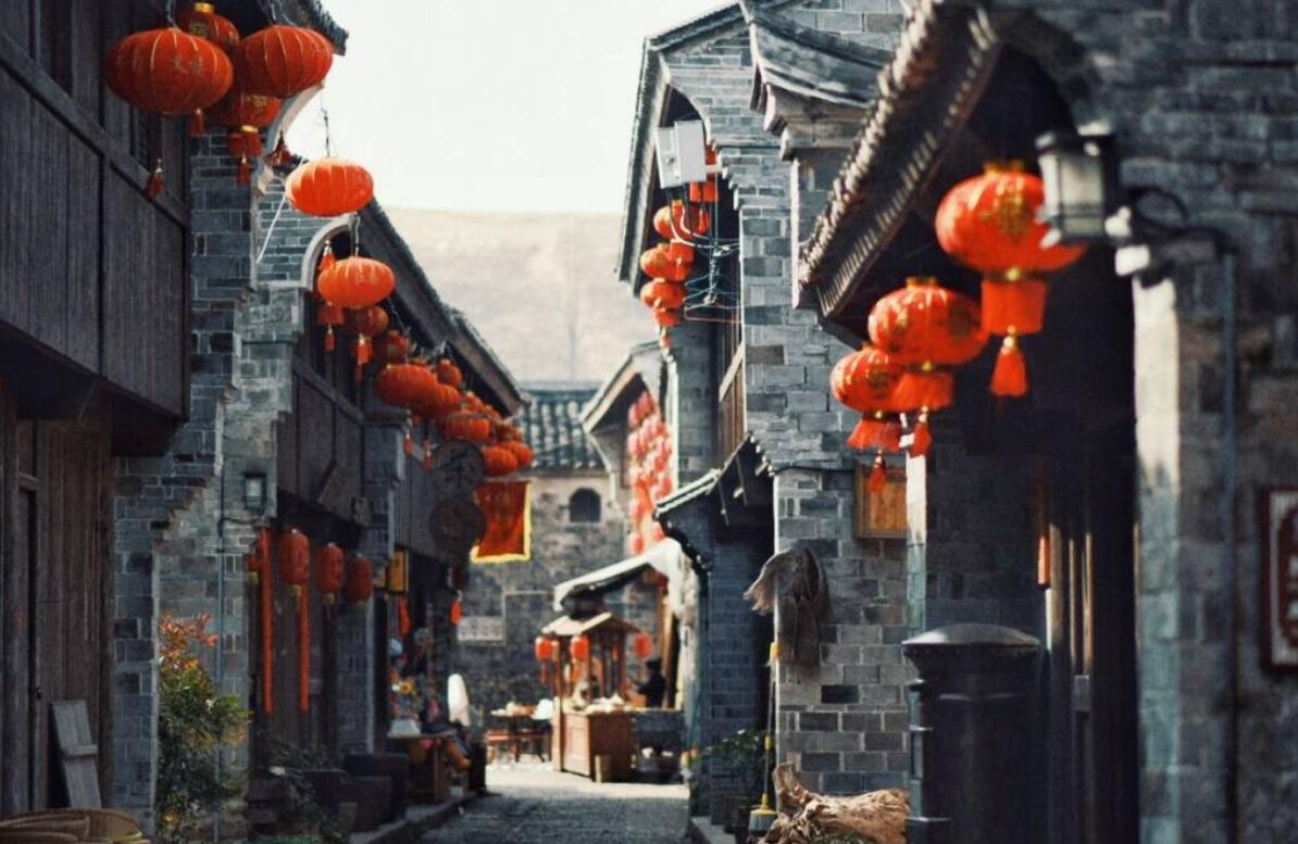 有着国内第一商贸之称的皤滩古镇,山民靠着水而做了兴旺发财之梦