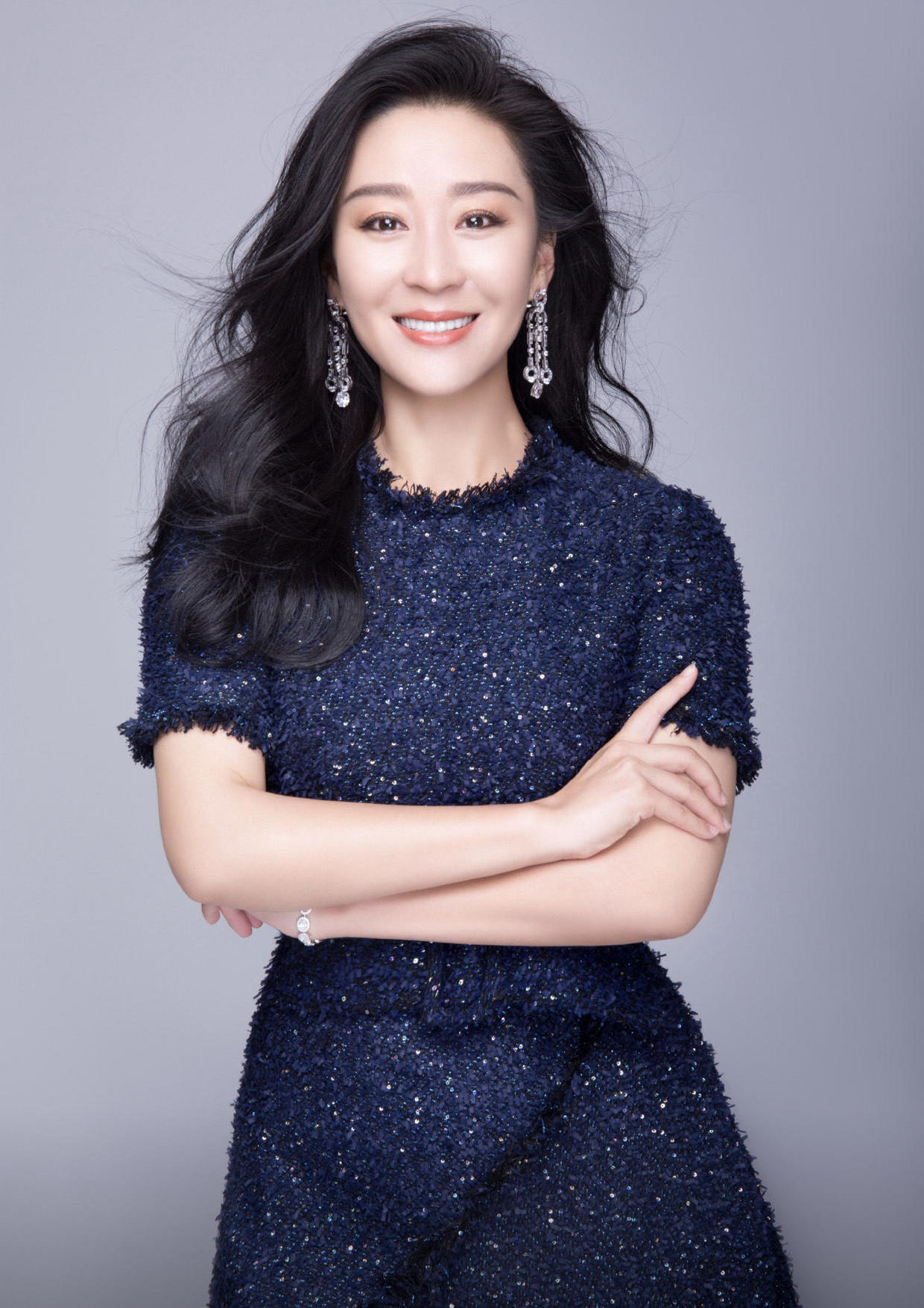 43岁苗圃美得高调穿军绿色衬衫配阔腿裤气质全开高级又大气