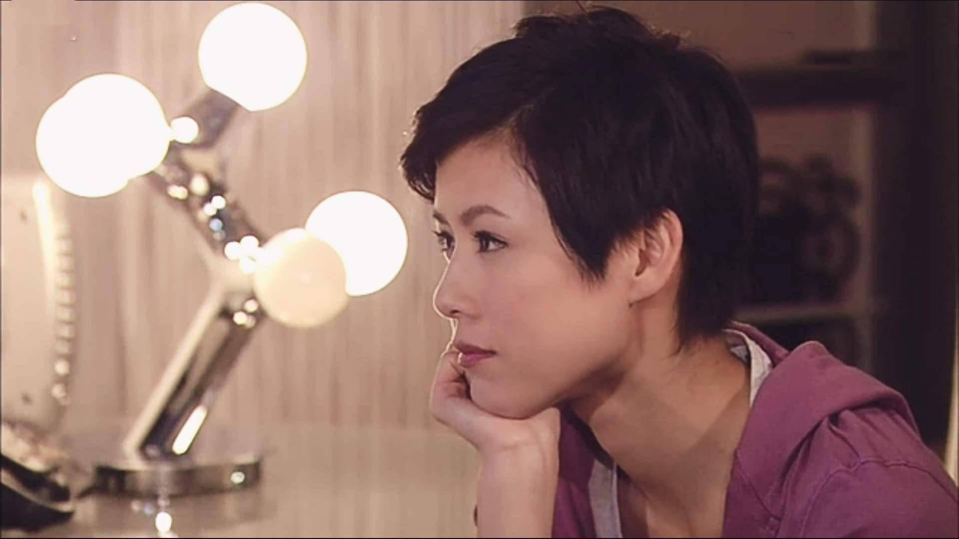 陈豪为小10岁娇妻庆生,两人贴脸亲吻太甜蜜,女方手上钻戒抢眼|陈茵媺