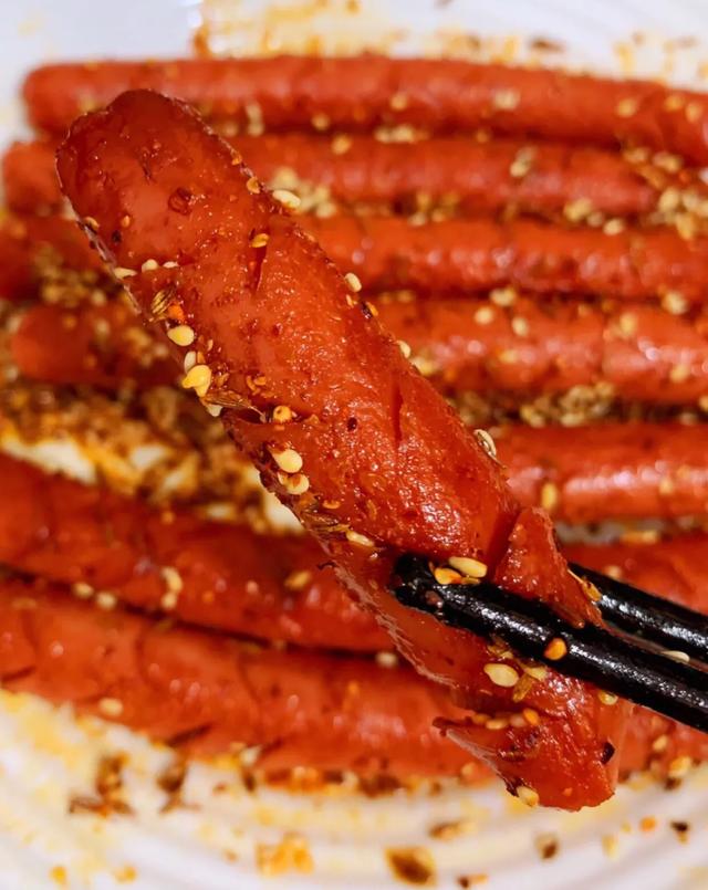 秒杀路边摊的香煎火腿肠谁能逃得过这煎开花的火腿肠