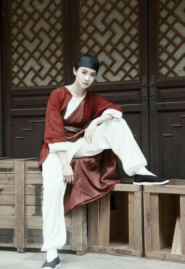 女扮男装哪家强热巴这发型有点尴尬鞠婧祎真让人服气啊