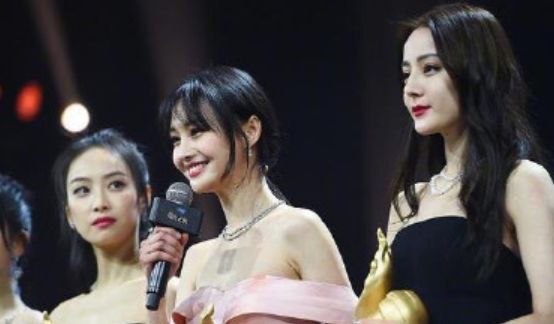 难怪男人都喜欢大方的当迪丽热巴和郑爽站在一起时瞬间明白了