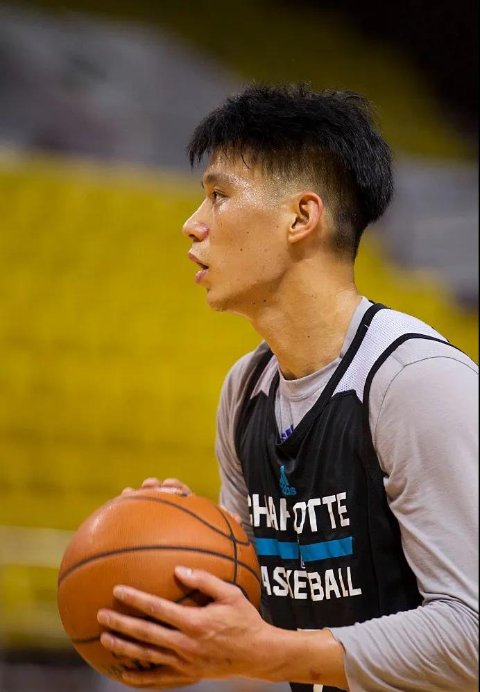 21图看林书豪发型进化史:小清新到杀马特,鸡冠头1次用半瓶发胶