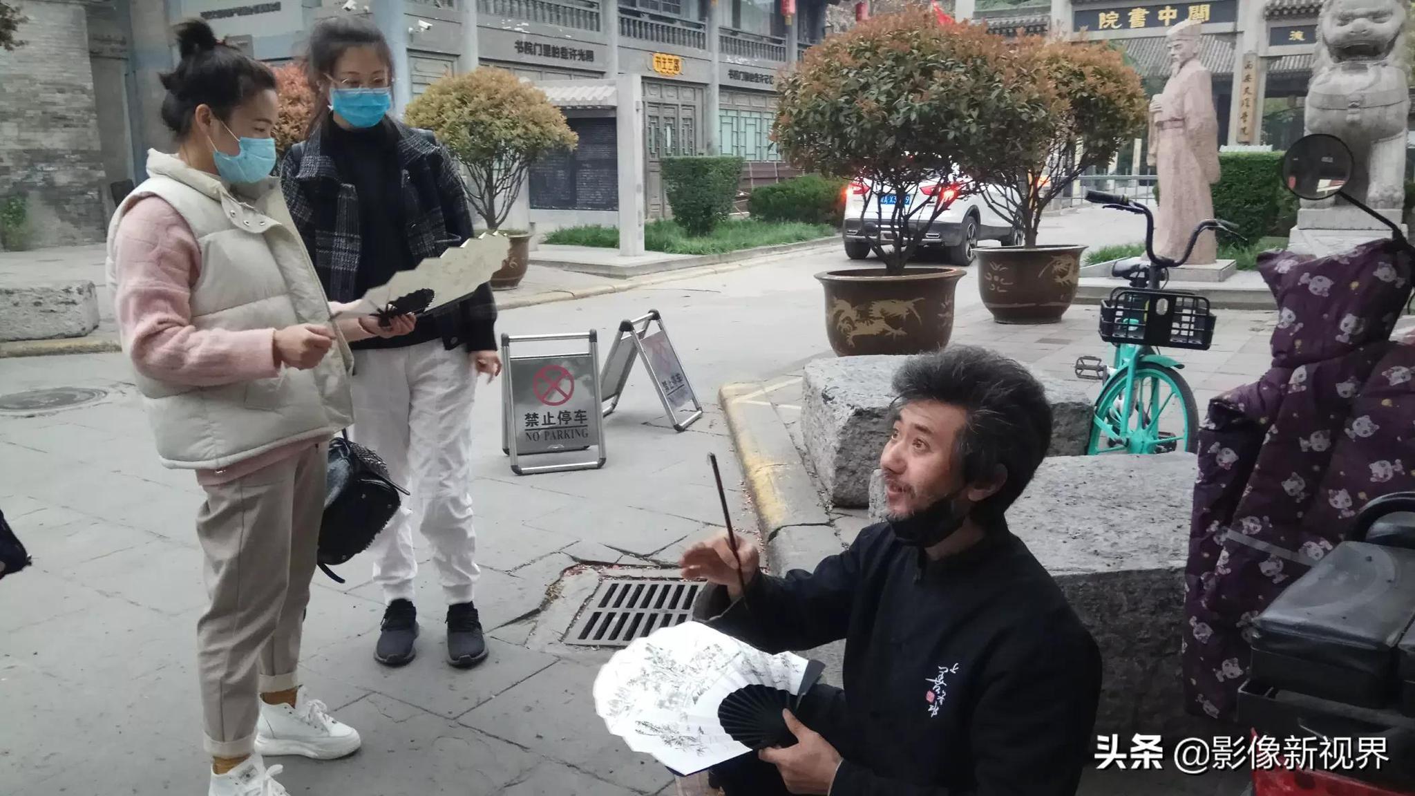 西安扇子哥复工了,还是那个老地方,还是同样的价位