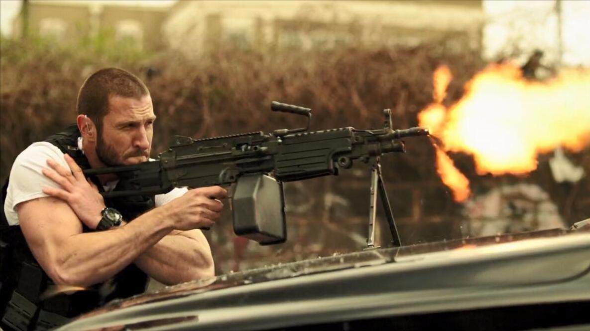 悍匪偷走银行3000万美金,当街与警察火拼!一部美国犯罪动作片