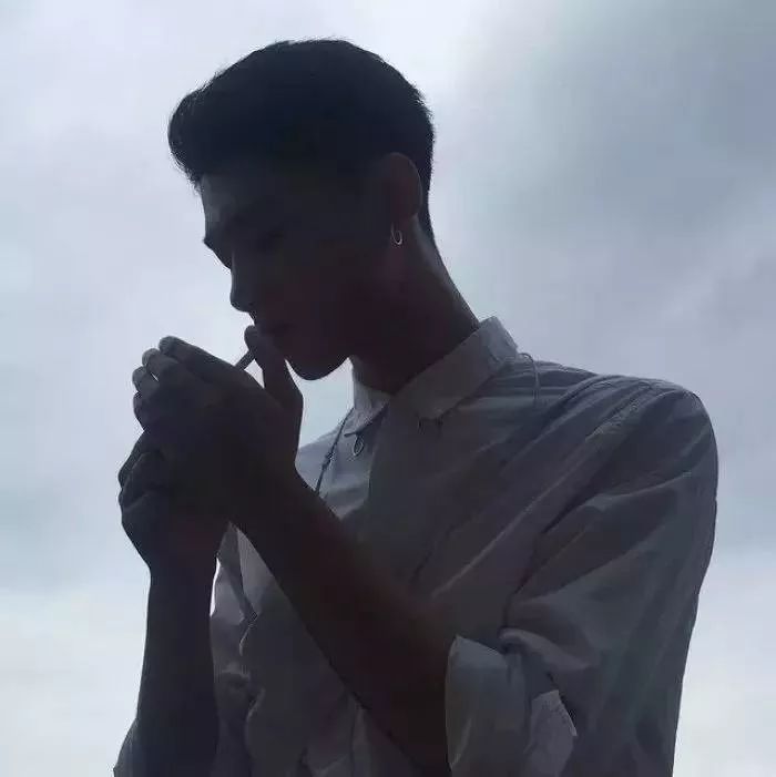 轻松是你在一点一点变得坚强桀骜不驯的我最终还是顺从了你特别声明