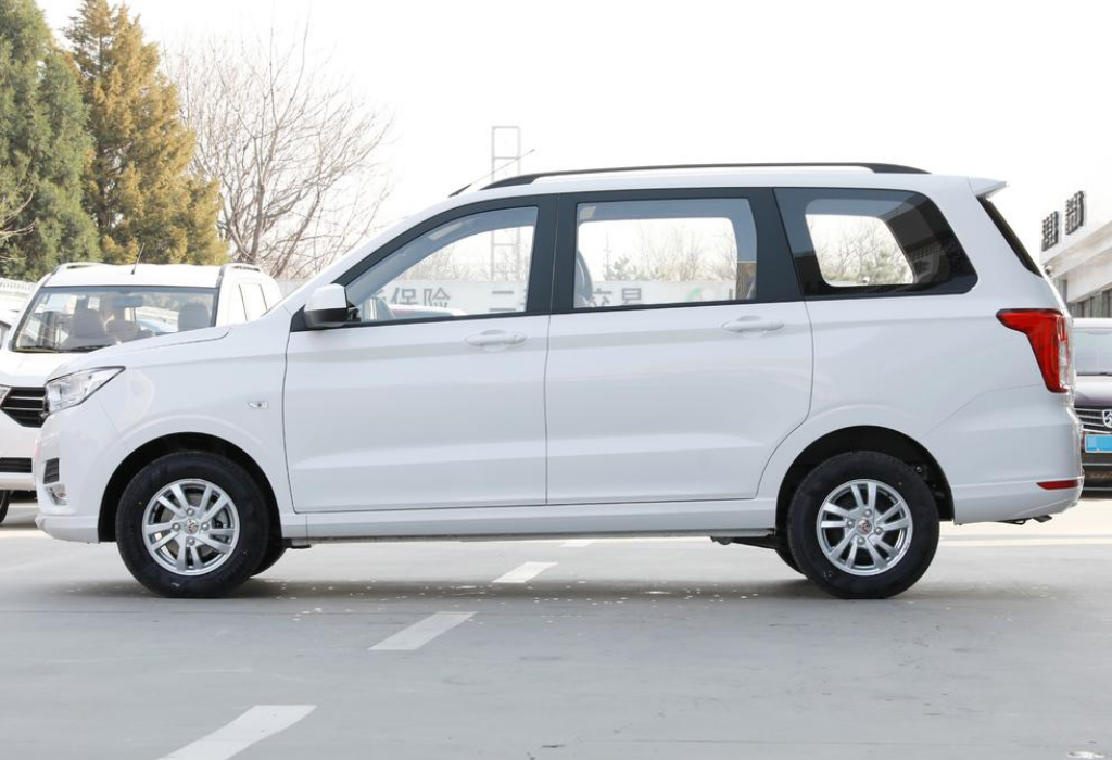 评测2020款五菱宏光,搭载1.2升自吸发动机,只有手动没有自动