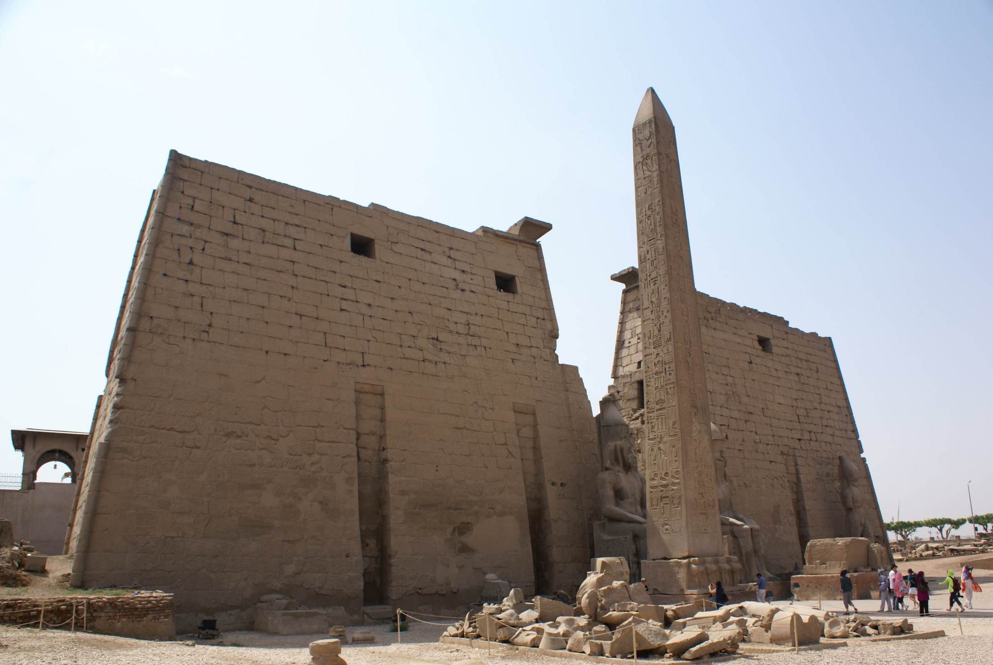 一枚当代银币,为何会出现在古代埃及神庙,专家说:这事无法解释|太阳