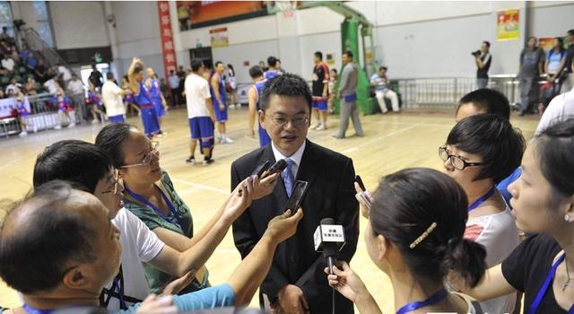 一篮球解说员引热议2点原因不让恢复cba比赛苏群遭球迷调侃