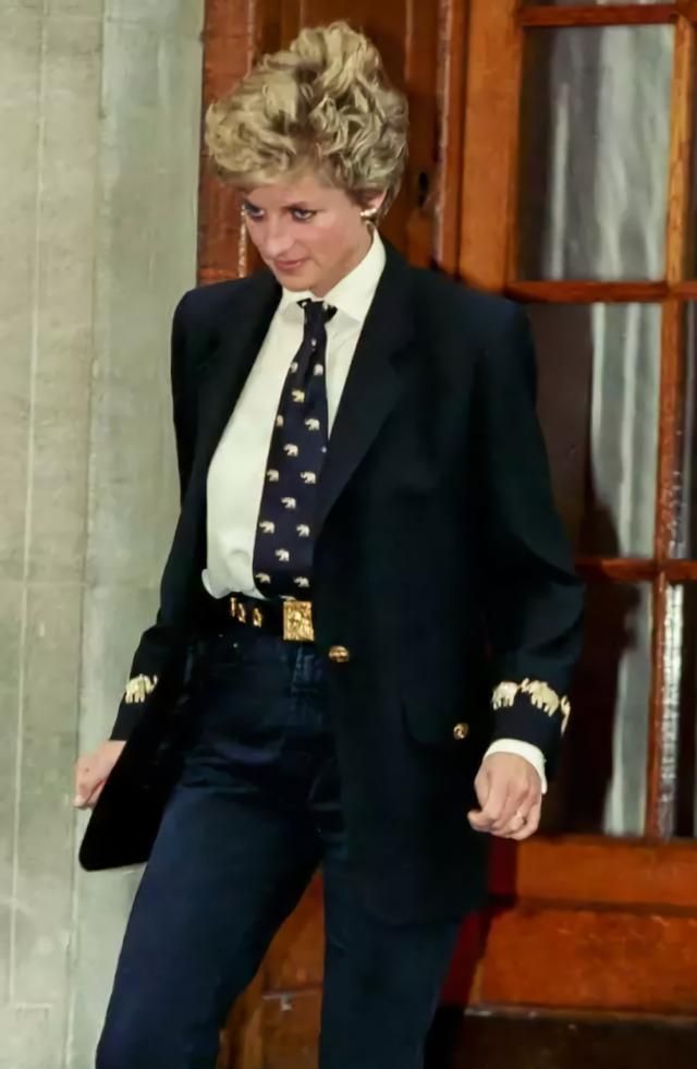 她的时尚完胜凯特王妃,号称王室"带货鼻祖"|王妃|戴安娜|戴妃_新浪