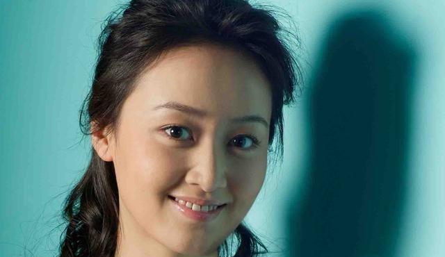 当年央视一个叫赵琳的主持人凭借清新脱俗的气质迷倒大片观众,后来,她