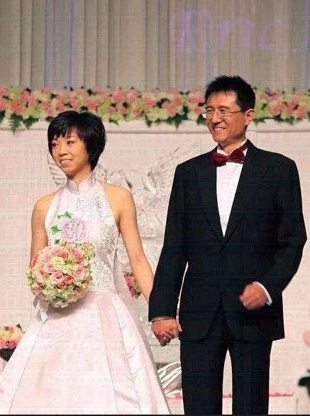 婚嫁小11岁诗人,袁立把好男人"让"给张怡宁|袁立|徐威|赵岭_新浪新闻