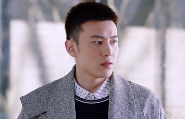 李佳航新剧猎心者热度不减,与爱5人设重合,却靠这点玩出新花样