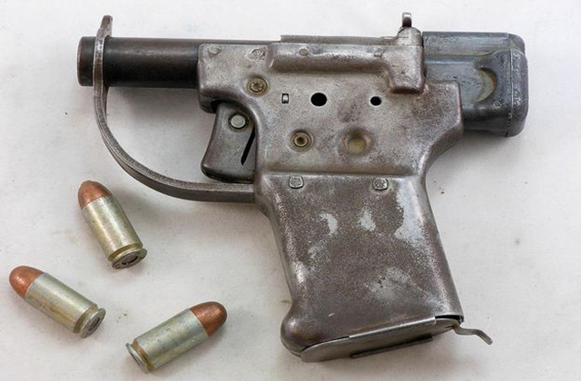 历史4把烂枪:第2做工粗糙经常误杀战友,第1造价8美元一把