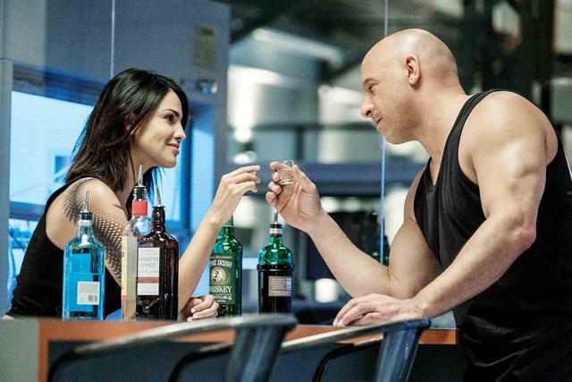 《喋血战士》这部电影最值得称赞的,是找了两位漂亮女主角