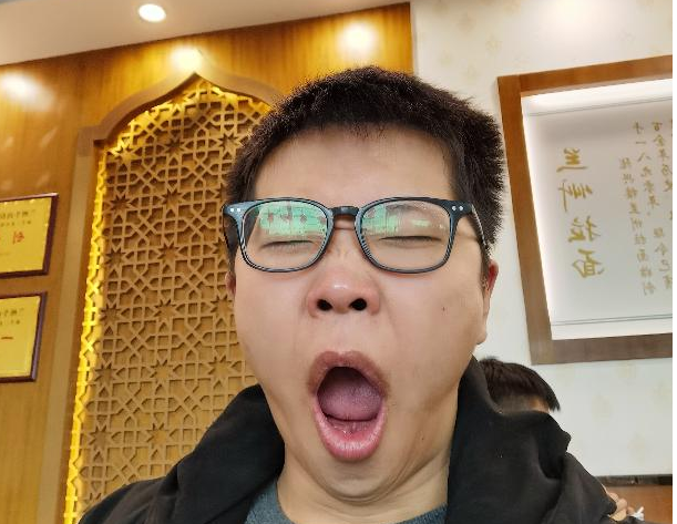 lol:余小c直播向观众道歉,原因竟是太菜,从中看出c皇人品!