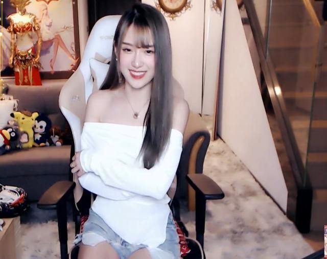 而在最近两三个月当中,腐团儿cos的作品也可以说是