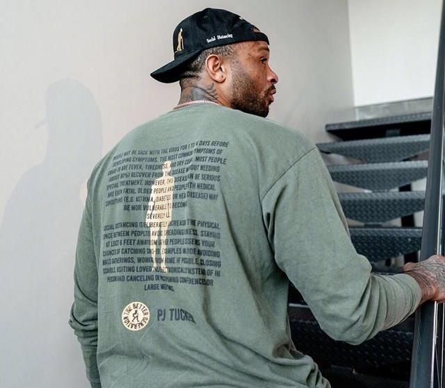 塔克发布新冠主题服饰,收入全部捐给慈善