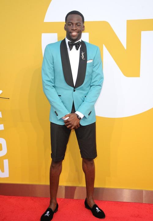 nba球星穿西装都什么样?安东尼尽显社会范,唯独一人像精神小伙|人像|