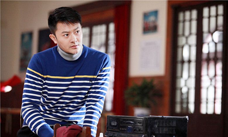 的一个传统的军人家庭,爷爷是抗日革命老干部,父亲印平平也是一名军人