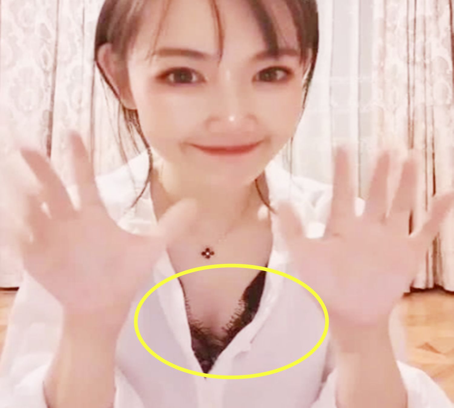 马蓉直播带货,穿衣的方式遭到网友投诉:请给你女儿做个好榜样