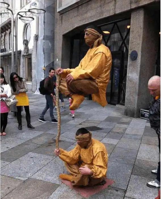 印度令人惊叹的人体"悬空术",原理竟然如此简单