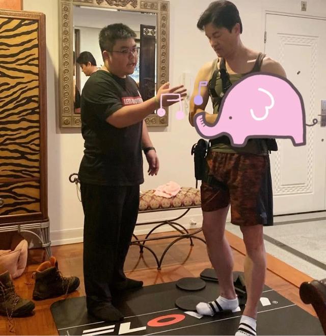 可惜了吕良伟的好基因19岁儿子难得露正脸胖墩身材看着比爸老