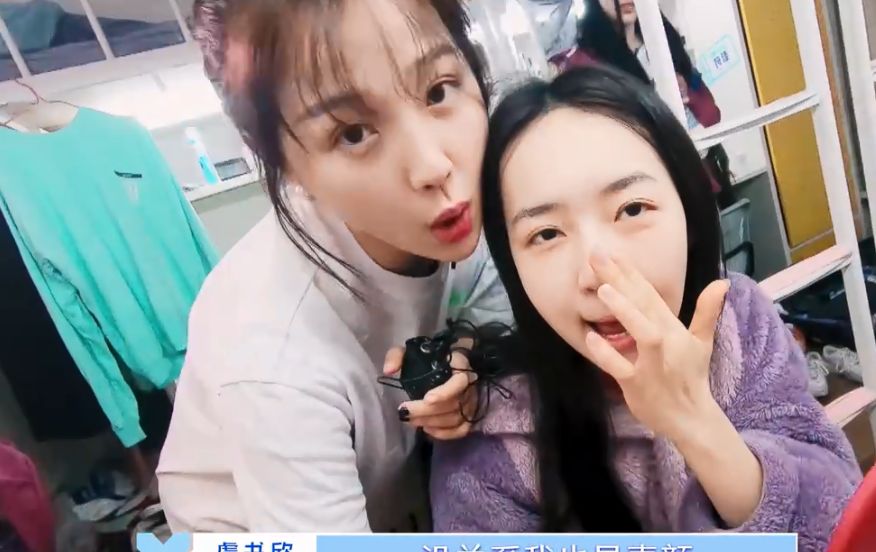 秦牛正威素颜出镜脸没洗就被镜头怼脸拍状态太真实了