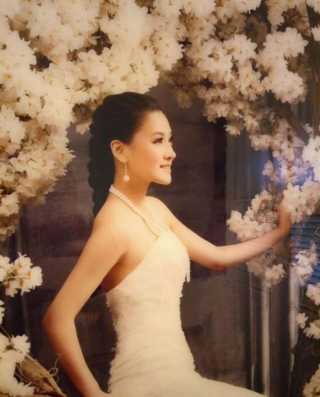 梁超前妻出现,长相绝美还接地气,喊话梁超含情脉脉,唱京剧惊艳